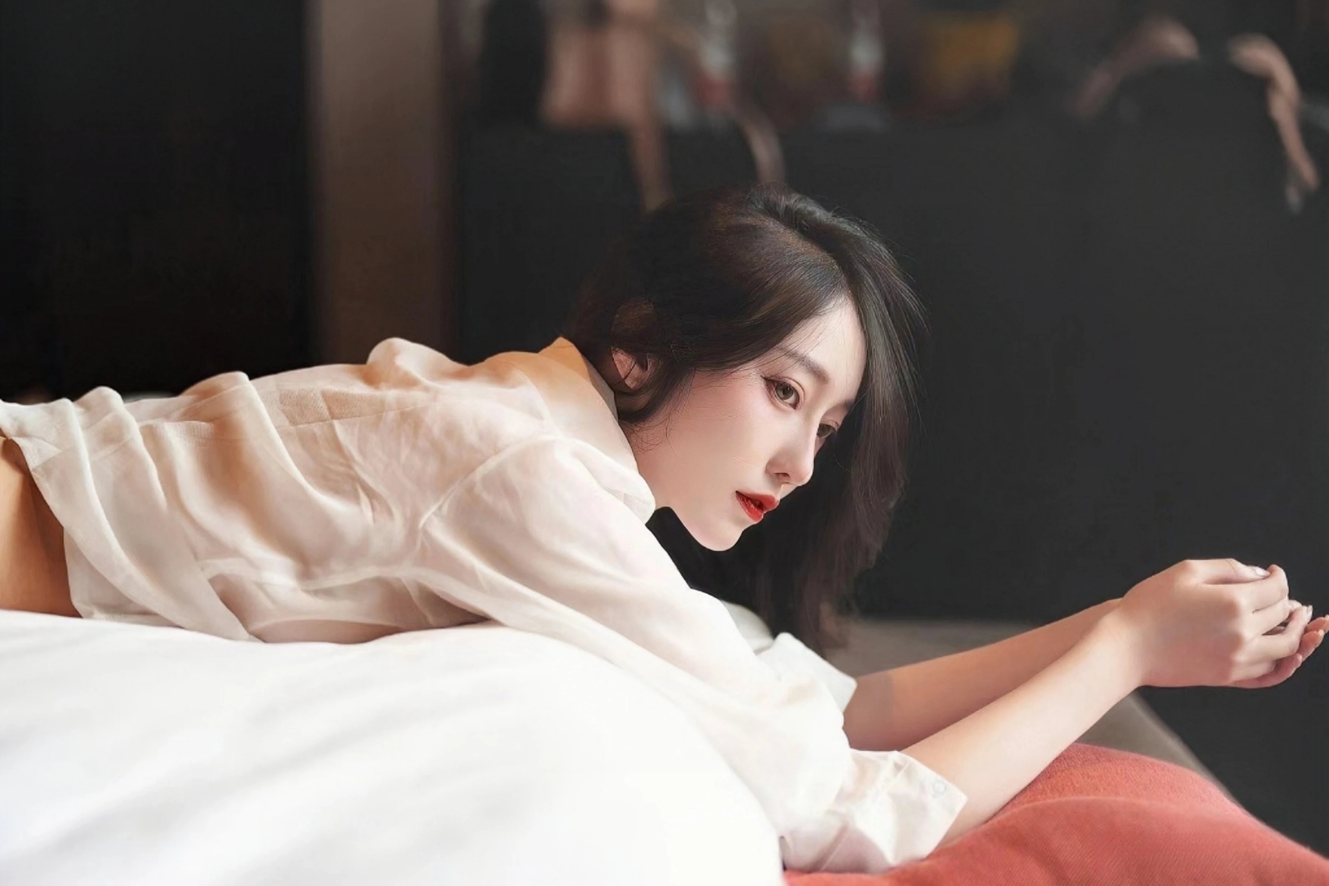 国家移民管理局：今年上半年3.33亿人次出入境